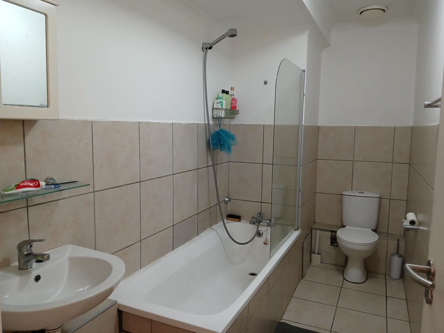 To Let 1 Bedroom Property for Rent in Woodstock Western Cape